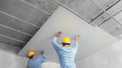 Plaquiste pour création de faux-plafond et doublage des murs intérieurs dans le Var